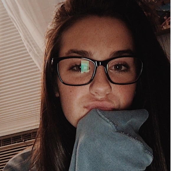 Meet your Posher, Emily - Picture 1 of 1